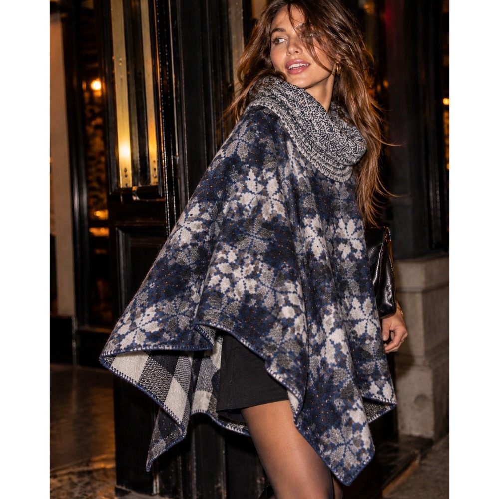 NWT Anthropologie Wintertide Reversible Wool Blend Poncho Navy Plaid One Size